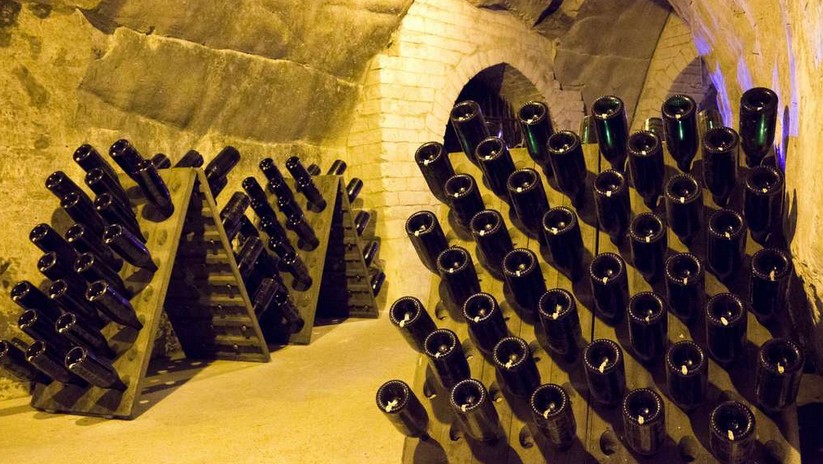 caves champagne taittinger