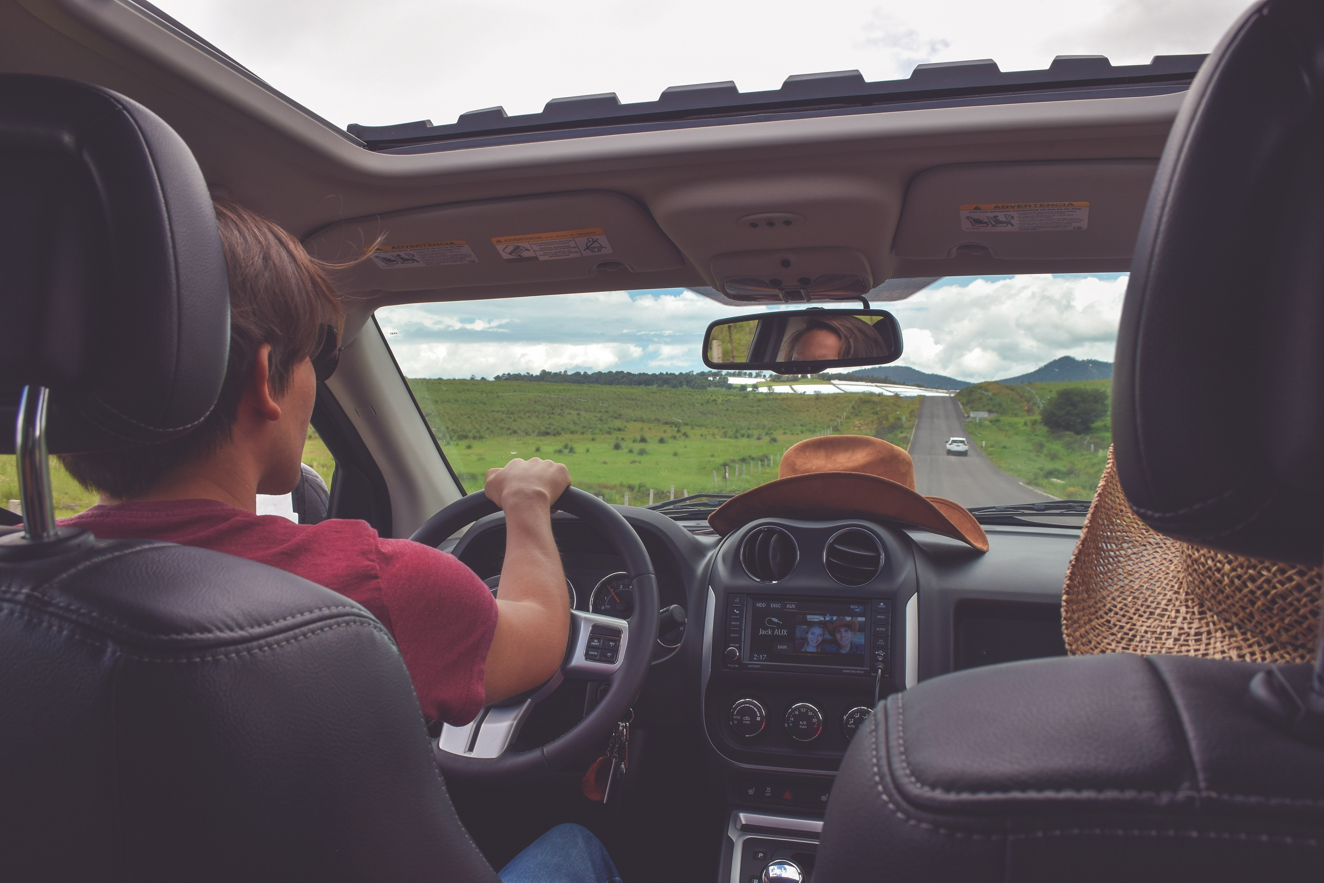 Long trajet en voiture : comment profiter d’une bonne musique ?